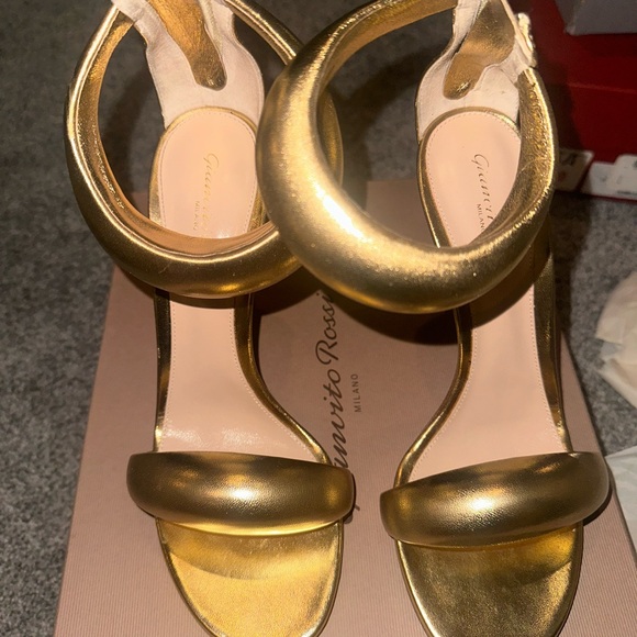 Gianvito Rossi - Picture 4 of 8